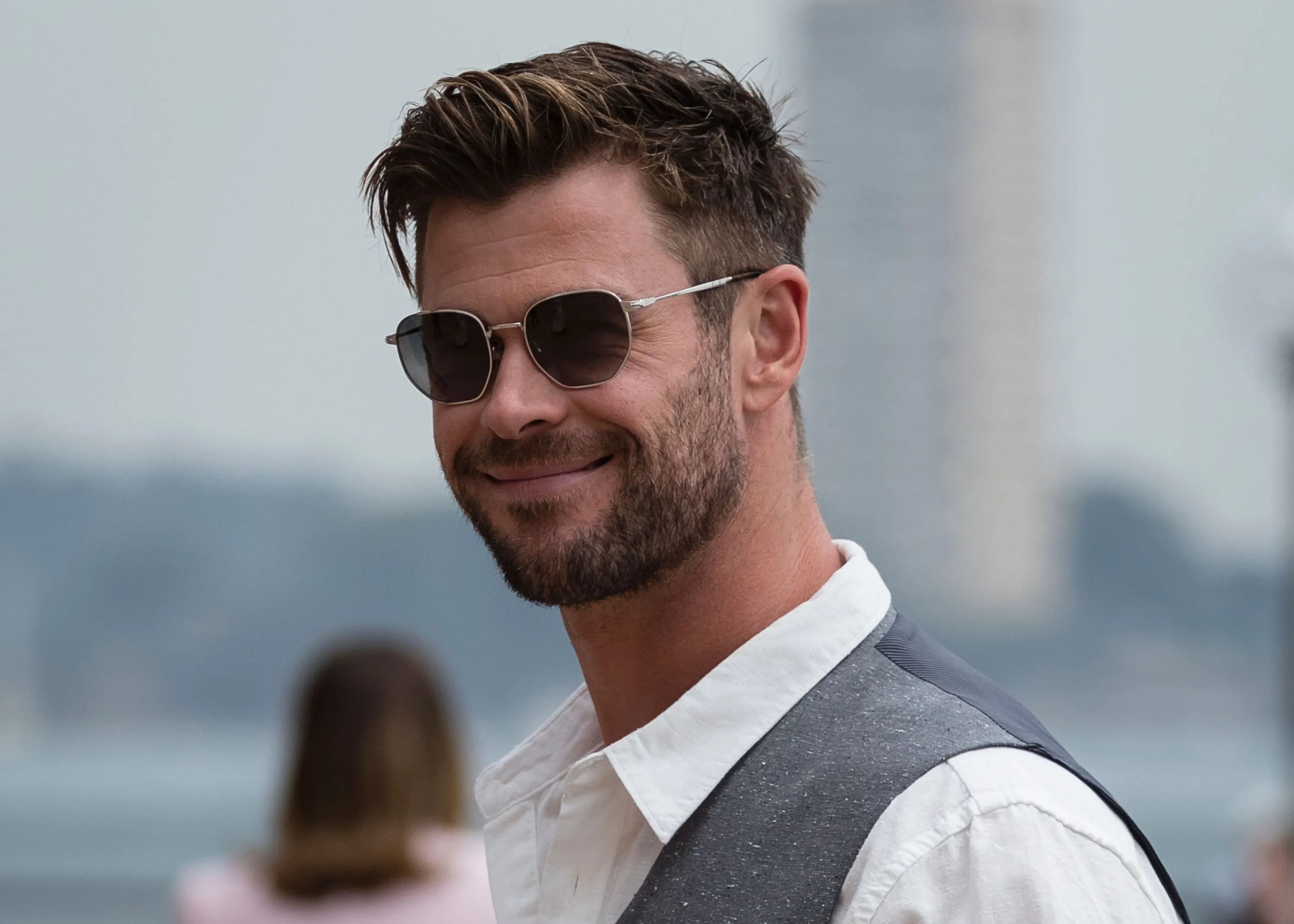 img/1730_chris-hemsworths-beard-styles-a-manly-guide.webp
