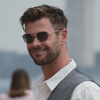 img/1730_chris-hemsworths-beard-styles-a-manly-guide.webp